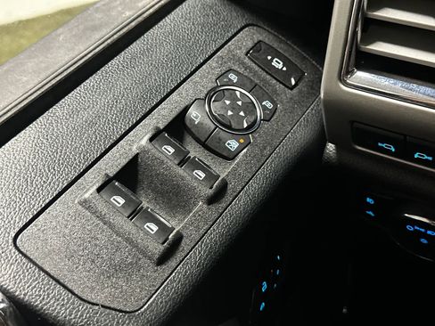 Used 2017 Ford F250 Lariat w/ Lariat Ultimate Package AWD/4WD image 32