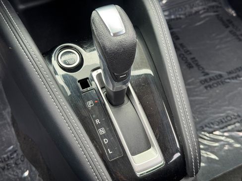 Used 2020 Nissan Kicks SR FWD image 26