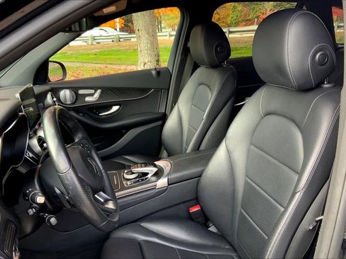Used 2017 Mercedes-Benz GLC 300 4MATIC image 8