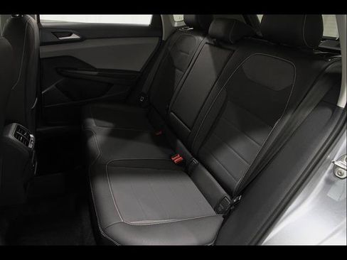 Certified 2024 Volkswagen Taos SE AWD/4WD image 19