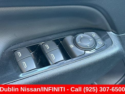 Used 2023 Chevrolet Equinox Premier AWD/4WD image 13