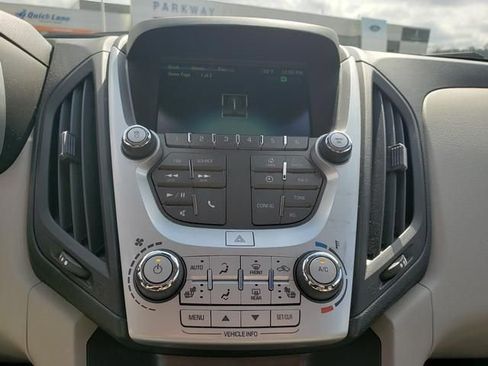 Used 2017 Chevrolet Equinox LT w/ Convenience Package image 26