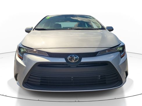 Used 2025 Toyota Corolla LE FWD image 2
