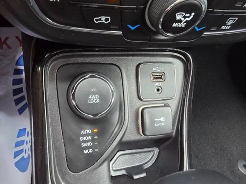 Used 2019 Jeep Compass Limited AWD/4WD image 16