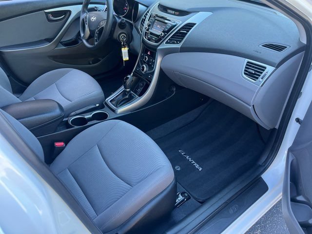 Used 2014 Hyundai Elantra SE w/ Option Group 02 FWD image 7