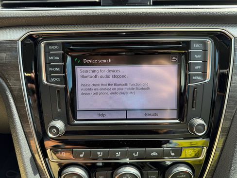 Used 2018 Volkswagen Passat 2.0T SE FWD image 38