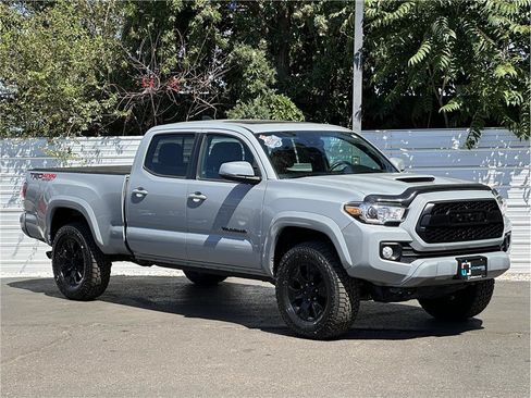 Used 2020 Toyota Tacoma TRD Sport w/ TRD Premium Sport Package AWD/4WD image 6