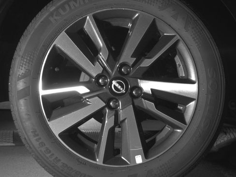 Used 2025 Nissan Versa SV image 15