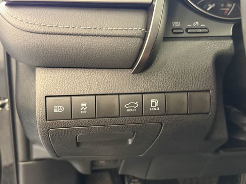 Used 2022 Toyota Camry SE FWD image 13