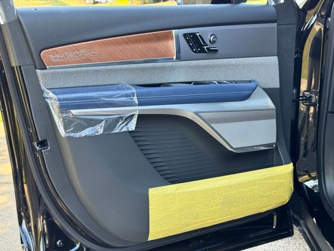 New 2026 Cadillac Vistiq Premium Luxury image 17