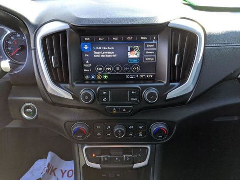 Used 2024 GMC Terrain SLT image 6