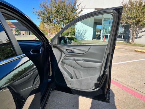 Used 2022 Chevrolet Equinox LT image 17