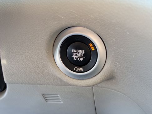 Used 2021 Chrysler Voyager Lxi FWD image 28