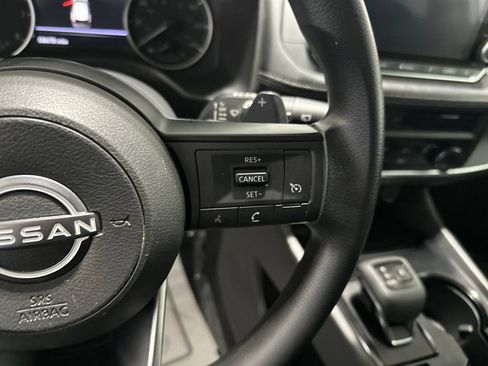 Used 2024 Nissan Rogue S AWD/4WD image 19