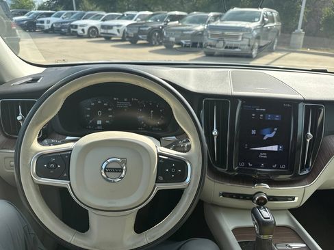 Used 2021 Volvo XC60 T5 Momentum w/ Premium Package AWD/4WD image 20
