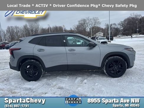 Used 2025 Chevrolet Trax ACTIV w/ Driver Confidence Package image 2