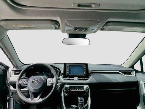 Used 2022 Toyota RAV4 XLE w/ Convenience Package FWD image 21