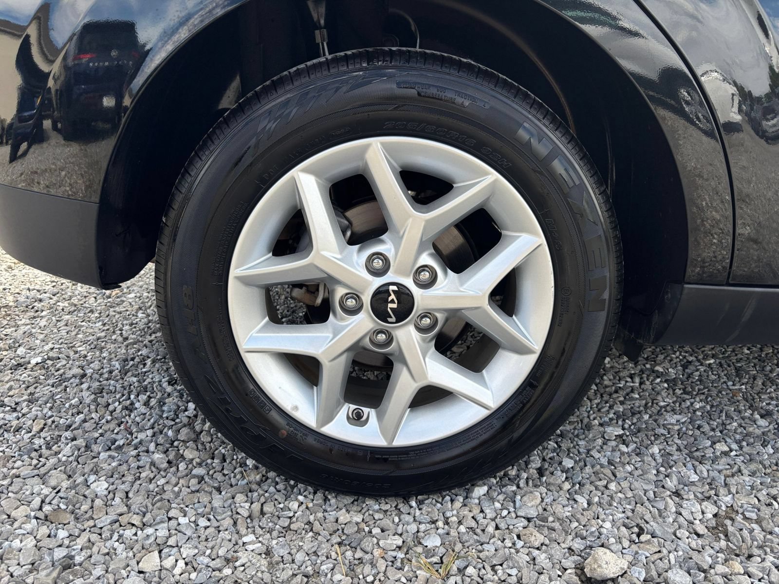 Used 2025 Kia Soul LX w/ LX Technology Package FWD image 28