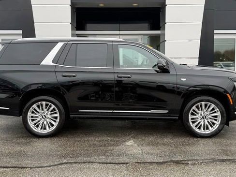 Certified 2025 Cadillac Escalade Premium Luxury AWD/4WD image 3