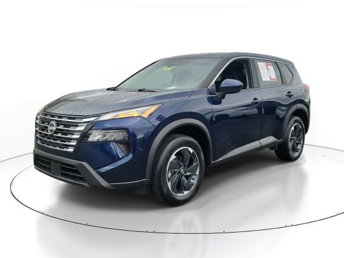 Used 2025 Nissan Rogue SV image 2