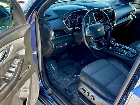 Used 2023 Chevrolet Traverse LT image 9