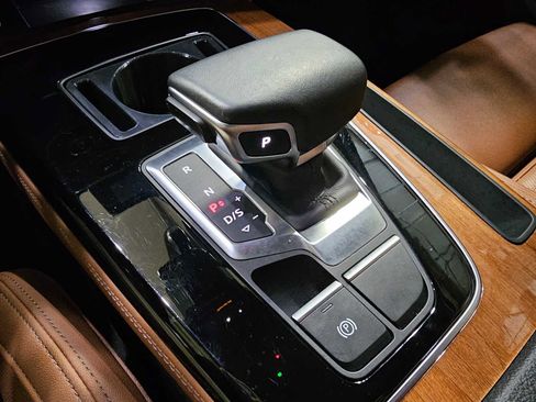 Used 2021 Audi Q5 e Premium Plus w/ Premium Plus Package image 31