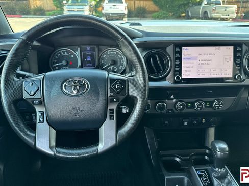 Used 2020 Toyota Tacoma TRD Off-Road AWD/4WD image 15
