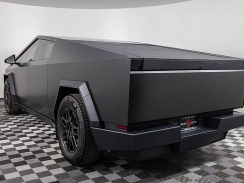 Used 2024 Tesla Cybertruck AWD Crew Cab image 5