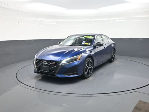 Used 2023 Nissan Altima 2.5 SR image 7
