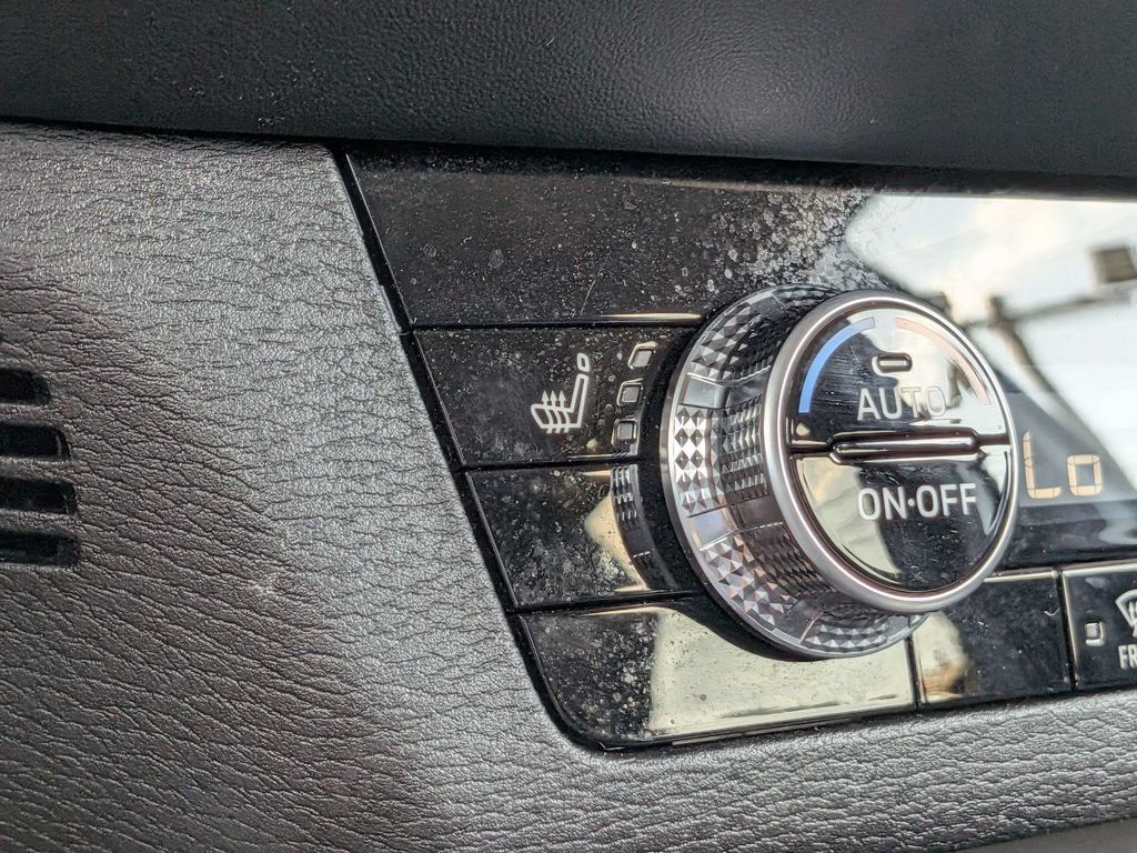 Used 2025 Mitsubishi Outlander SE FWD image 24