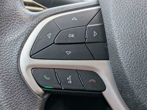 Used 2018 Jeep Cherokee Latitude FWD image 25