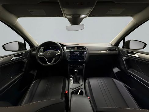 Used 2022 Volkswagen Tiguan SE image 15