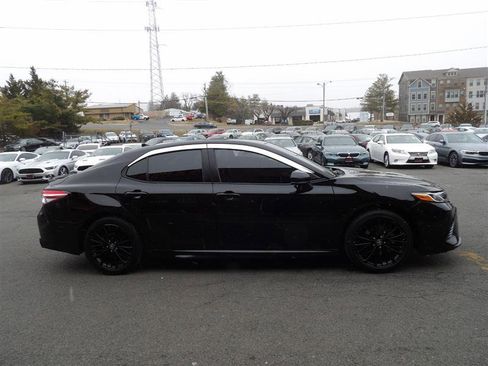 Used 2020 Toyota Camry SE image 6