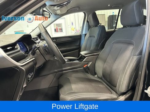 Used 2023 Jeep Grand Cherokee Laredo w/ Luxury Tech Group I AWD/4WD image 17