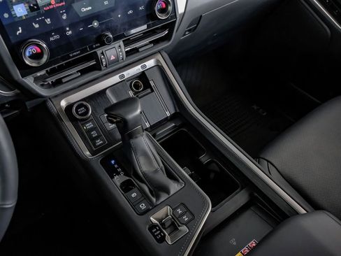 Used 2025 Lexus GX 550 image 24