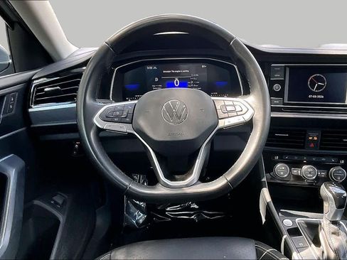 Used 2023 Volkswagen Jetta SE FWD image 6