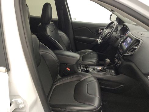 Used 2021 Jeep Cherokee Latitude Plus FWD image 21