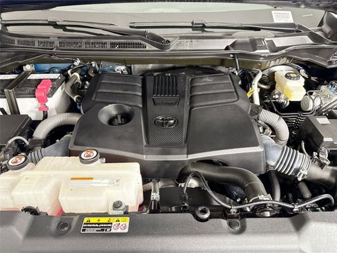 Used 2023 Toyota Tundra SR5 w/ SR5 Convenience Package AWD/4WD image 43