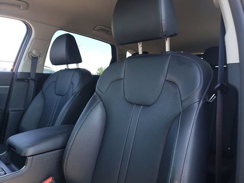 Certified 2024 Kia Sorento S FWD image 15