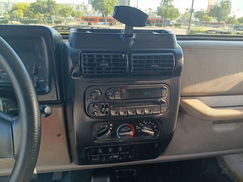 Used 2004 Jeep Wrangler 4WD image 15