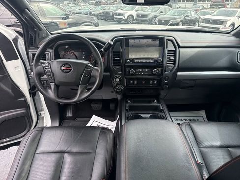 Used 2021 Nissan Titan PRO-4X w/ Pro-4x Convenience Package image 12