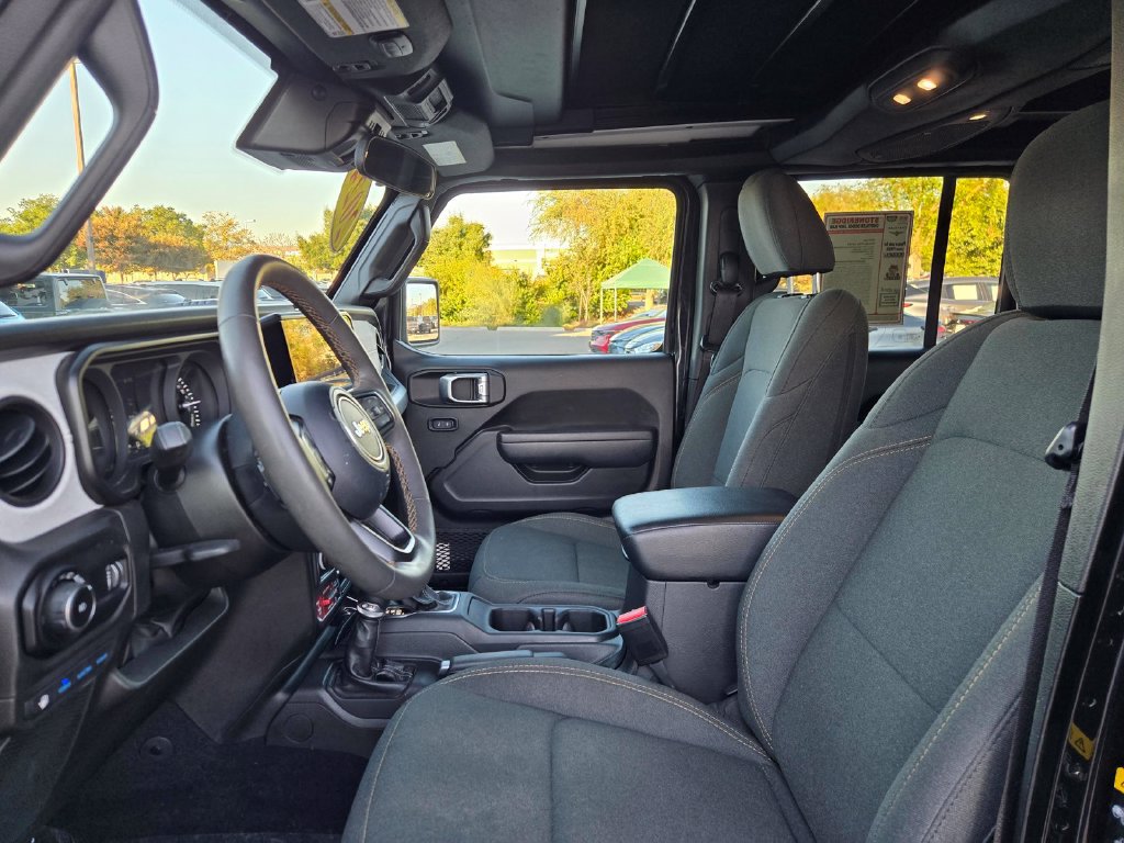 Used 2024 Jeep Wrangler Unlimited AWD/4WD image 32