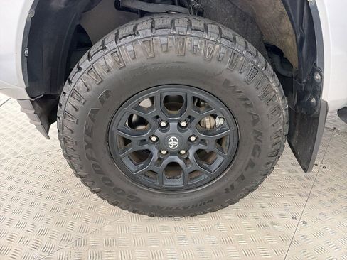 Used 2022 Toyota Tacoma SR5 w/ Technology Package AWD/4WD image 11