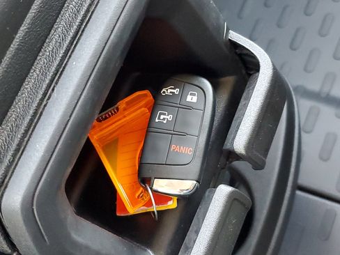 Used 2025 RAM ProMaster 2500 w/ Convenience Group image 17