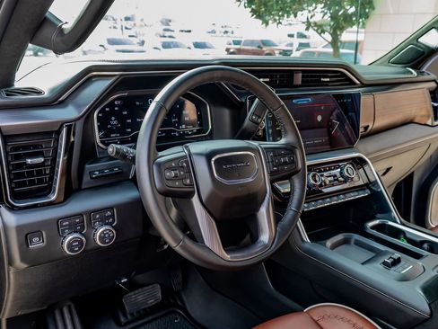 Used 2025 GMC Sierra 2500 Denali Ultimate image 17