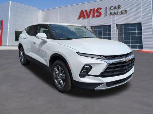 Used 2025 Chevrolet Blazer LT FWD image 3