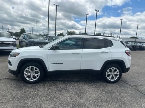 Used 2024 Jeep Compass Latitude AWD/4WD image 6