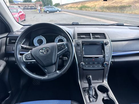 Used 2016 Toyota Camry SE FWD image 7