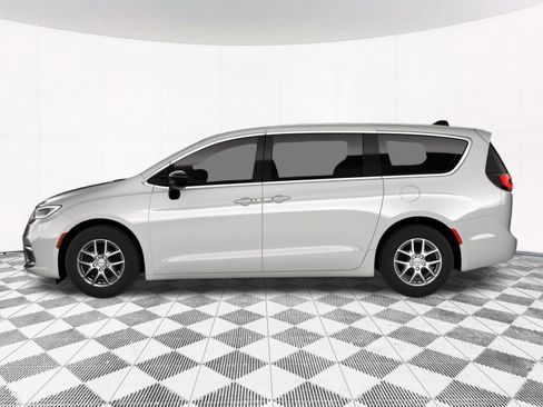 New 2026 Chrysler Pacifica Select image 5