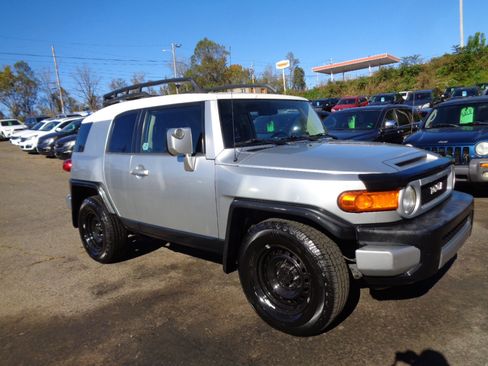 Used 2007 Toyota FJ Cruiser 2WD image 3